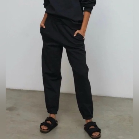 Lunya Black Jogger Sweatpants in black size M - Picture 1 of 8